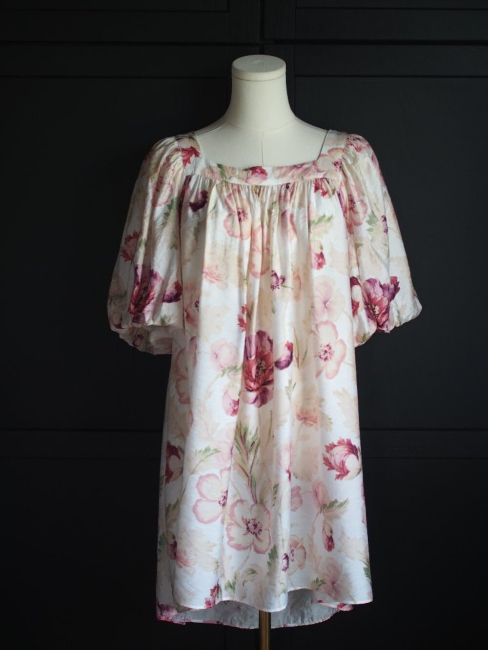 H&M | Balloon-Sleeved Baby Doll Style Dress